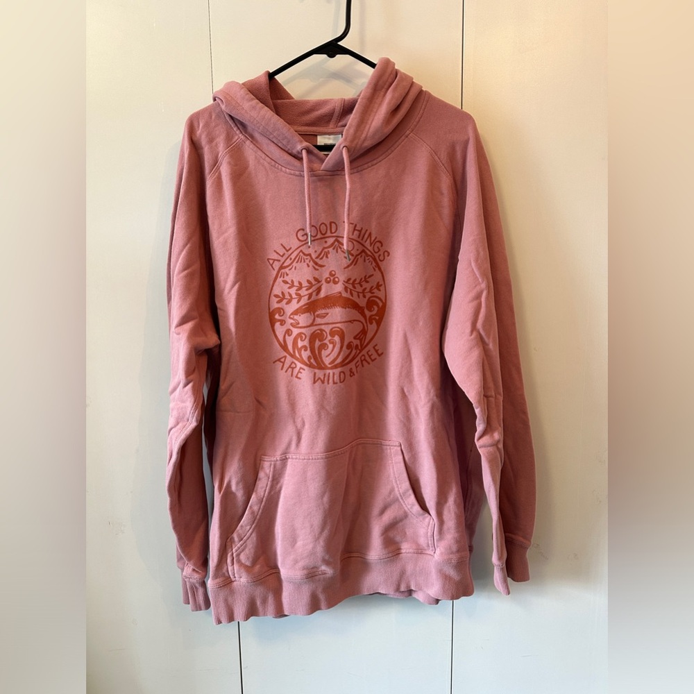 Salmon Sisters hoodie size 2XL with “all good things are wild & free” design.